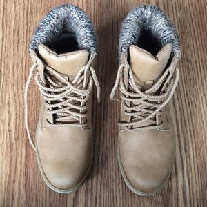 Cliffs White Mountain Lace Up Boots Tan Size 6